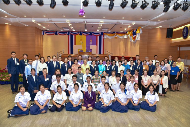 แสดงมุทิตาจิตวันคล้ายวันเกิดท่านผู้หญิงอังกาบ บุณยัษฐิติ แสดงมุทิตาจิตวันคล้ายวันเกิดท่านผู้หญิงอังกาบ บุณยัษฐิติ — 10 มิถุนายน 2026 — สถาบันเทคโนโลยีจิตรลดา CDTI